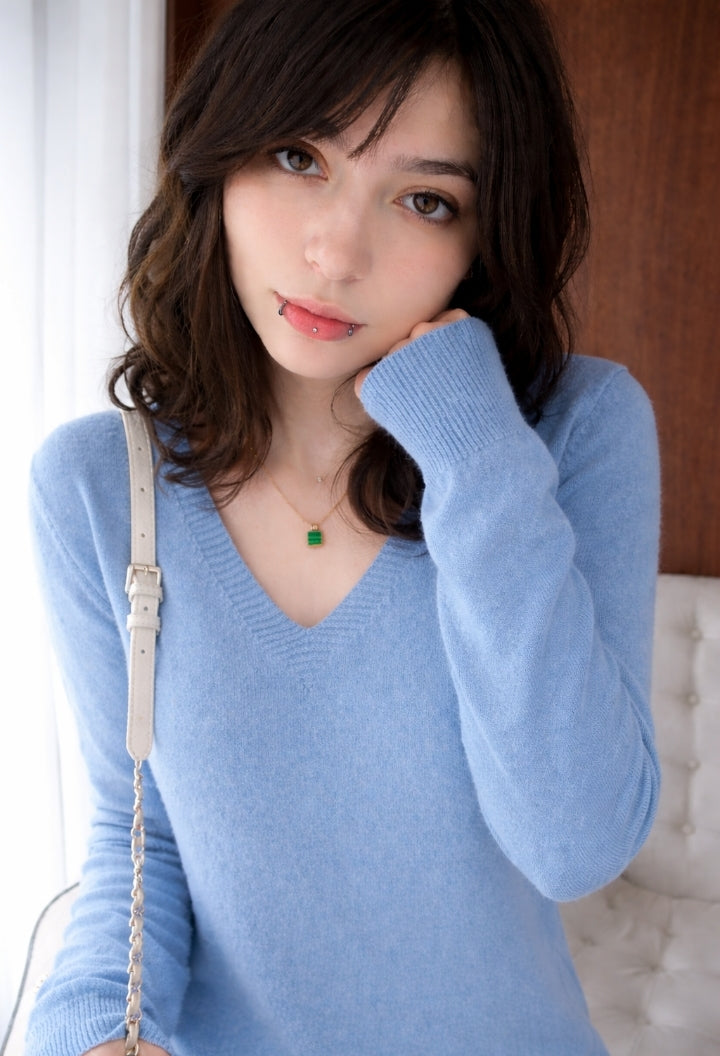 MISSGUIDED fuzzy V-neck pullovers in mint